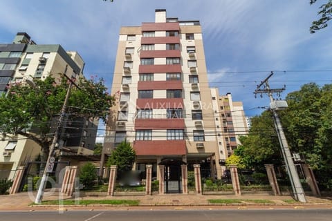 Image 33 - 243040